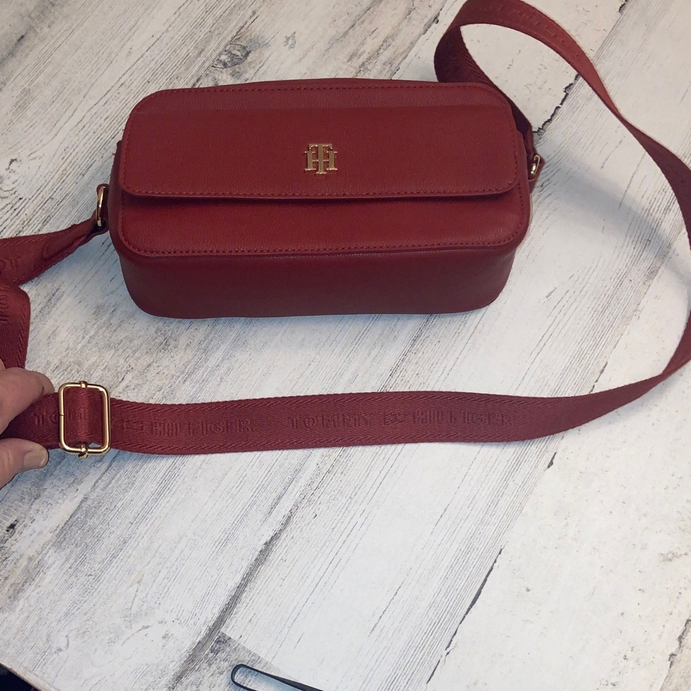 NWOT Tommy Hilfiger Elegant Red Crossbody Bag - Picture 16 of 16